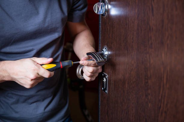 Locksmith fixing a residential door lock in Greenburgh NY