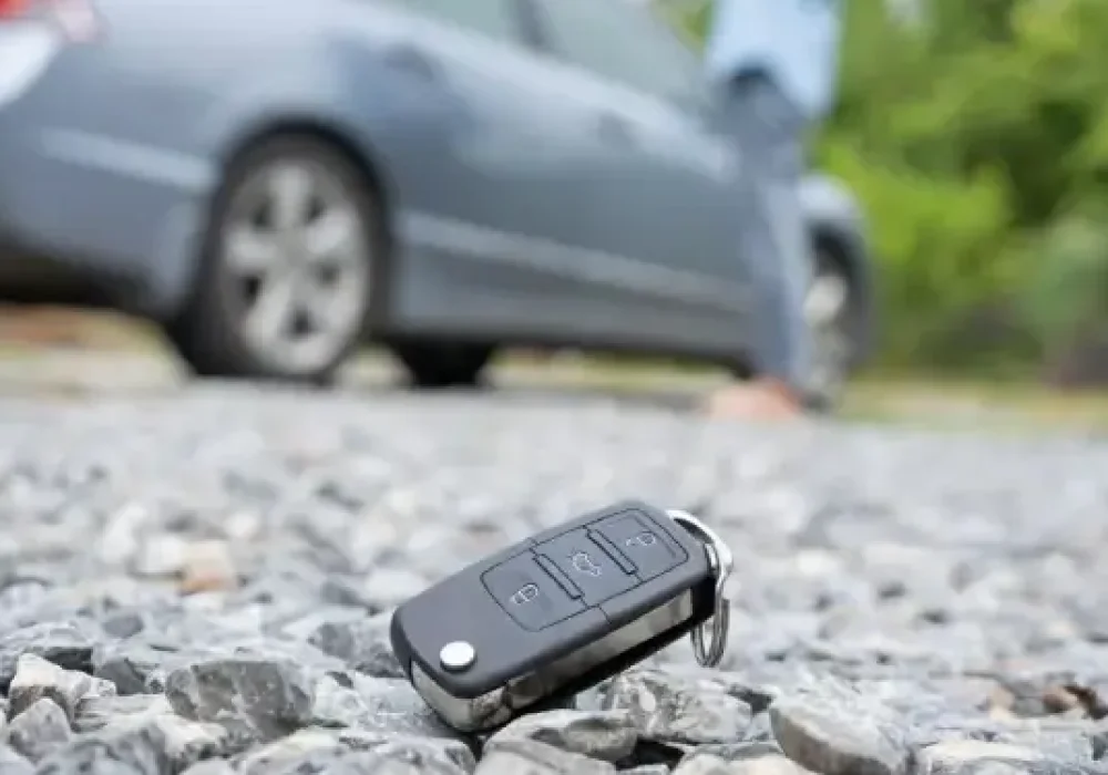 what is the difference between oem and aftermarket car keys car in the ground